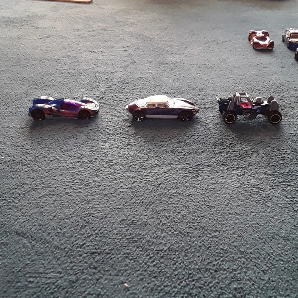14 Hotwheel cars playset, In mint condition - Picture 3 of 6